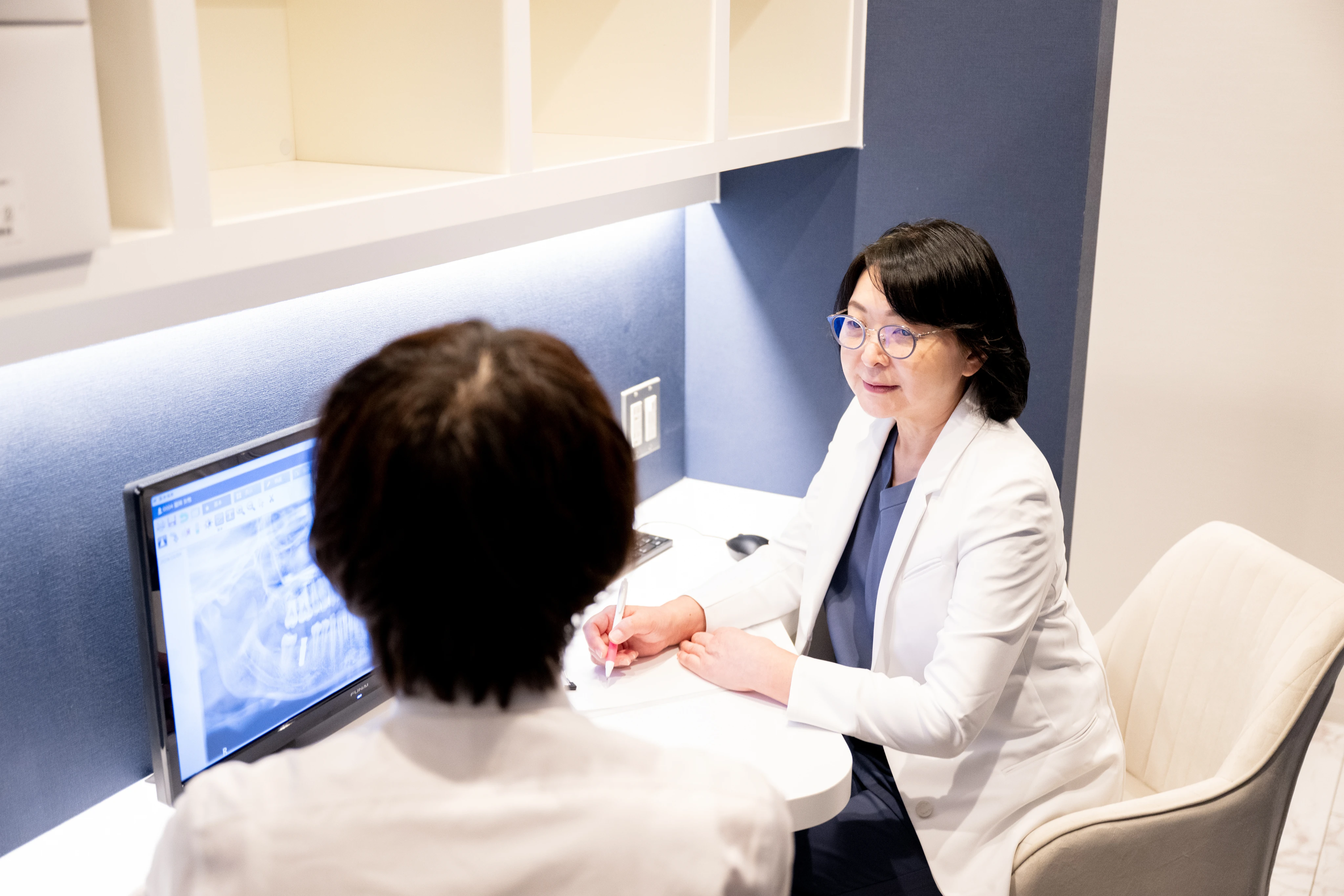 丁寧な説明の様子