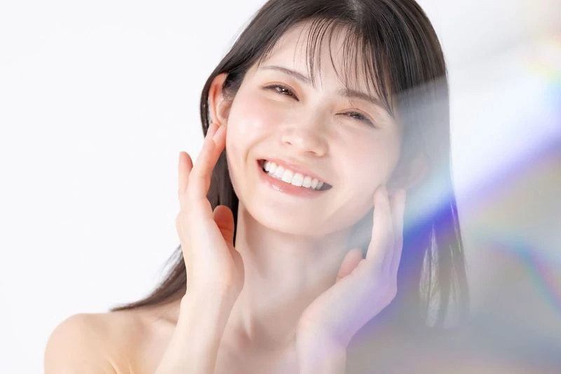 ホワイトニングで叶える白い歯の笑顔のイメージ