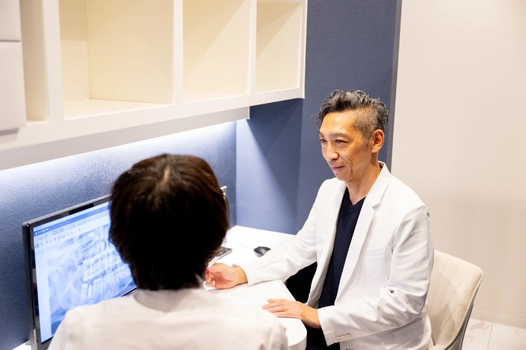 親知らず治療のご説明の様子